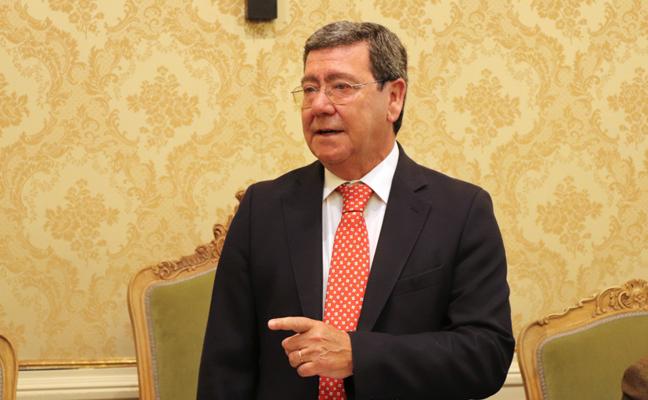 Rico ve «muy abierta» la elección del nuevo presidente del PP