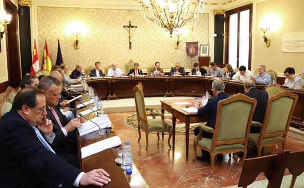 Unanimidad en el Pleno para mejorar el servicio de Correos en la provincia