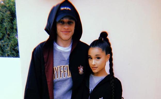 Un tatuaje confirma la relación de Pete Davidson con Ariana Grande