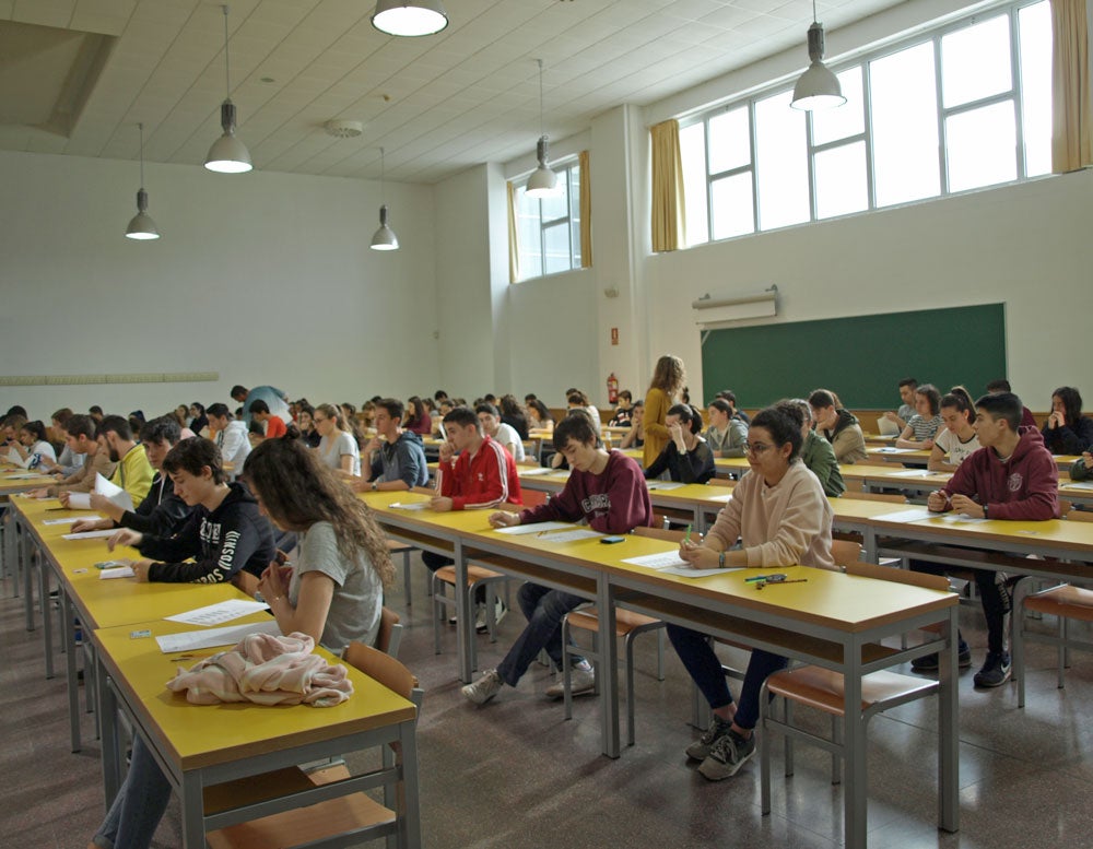 La EBAU arranca con nervios y mucho alboroto en las aulas