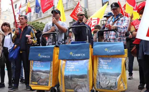 Correos «está siendo abandonado», denuncian los trabajadores