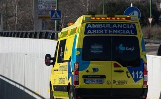 Herido el conductor de un camión al volcar en la AP-1