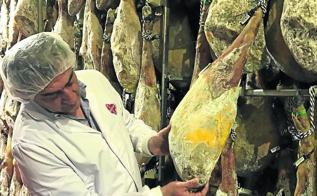 La producción de jamones de pata negra en Castilla y León crece el 235% en cuatro años