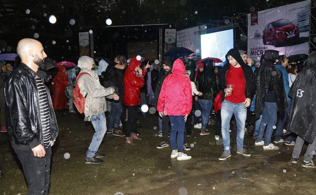 La capital palentina baila bajo la lluvia en el día grande del Palencia Sonora
