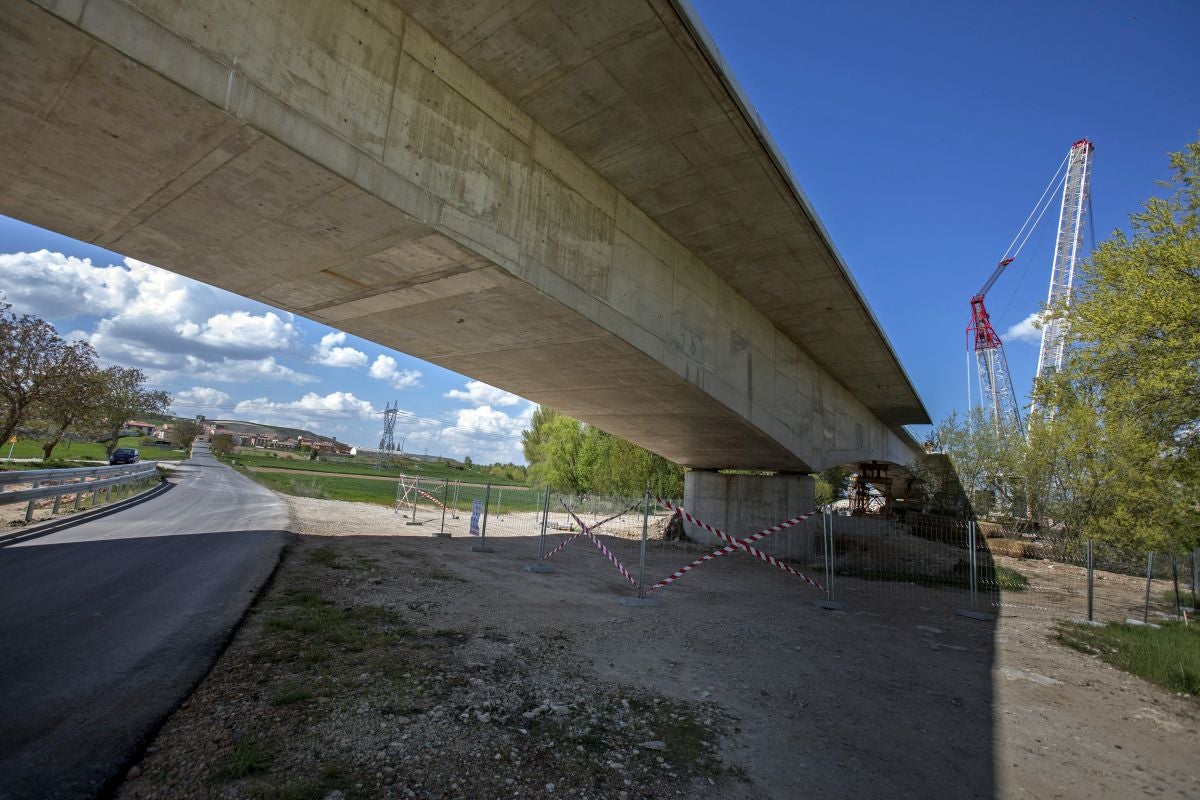 ADIF insiste en la necesidad de demoler el viaducto sobre el Arlanzón para garantizar la seguridad