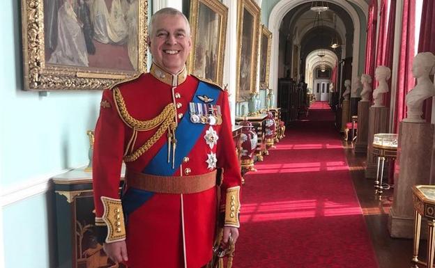 Eugenia de York fotografía al príncipe Andrés en una zona privada del Palacio de Buckingham