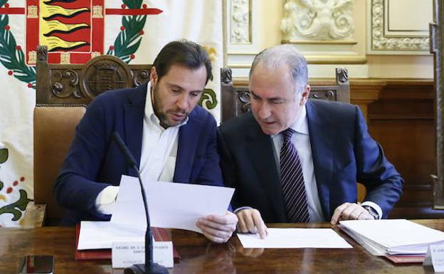 El PP denuncia a Óscar Puente tras no abrir expediente a su concejal de Hacienda por firmar el contrato de su cuñada