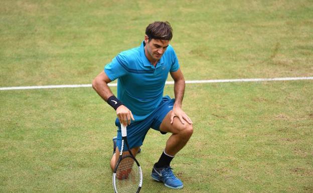 Federer pierde en Halle y devuelve el número uno a Nadal