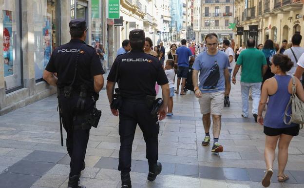 Detenido por mantener a sus hijos sin comida y rodeados de suciedad