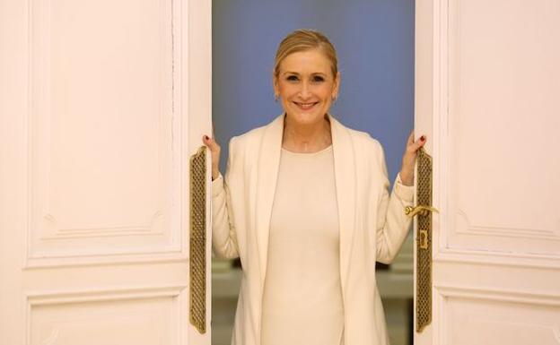 Cristina Cifuentes planta a la jueza del 'caso Máster' por unas migrañas