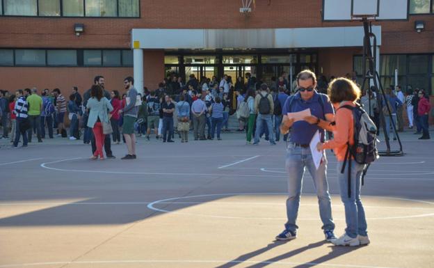 La Junta realiza un informe jurídico para determinar si un miembro del tribunal de oposiciones dio clases a aspirantes