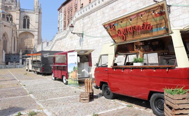 Cinco furgonetas ofrecerán en los Sampedros tapas y bebidas junto a la Catedral