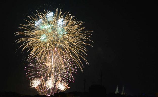 Los fuegos artificiales iluminan Burgos un año después