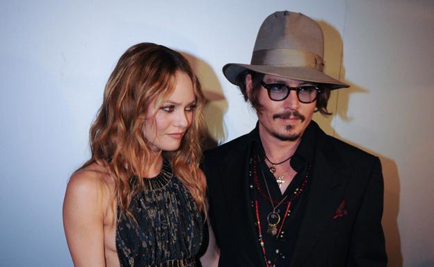 Johnny Depp y Vanessa Paradis, preocupados por la salud del hijo que tienen en común