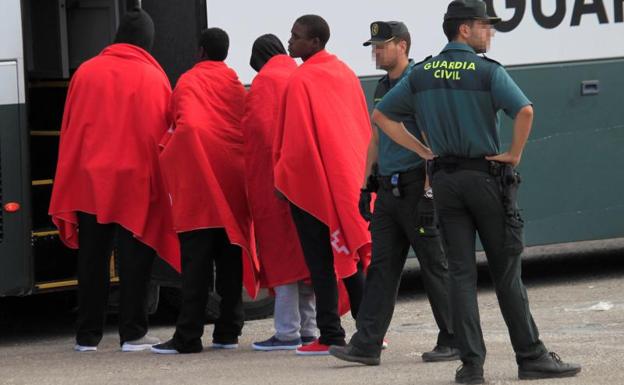 Rescatados 160 inmigrantes de cinco pateras en el Estrecho