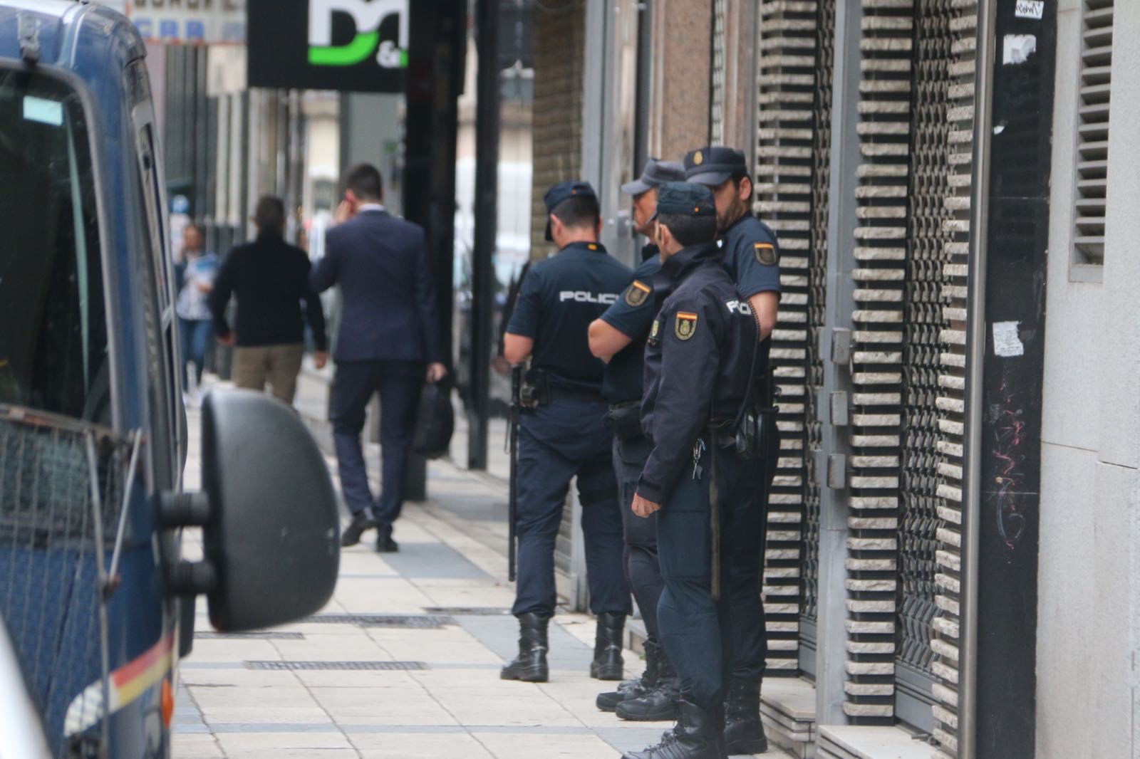 La UDEF de la Policía Nacional entra en el Ayuntamiento de León, San Andrés, Astorga y Villaquilambe en una operación por amaños en adjudicaciones