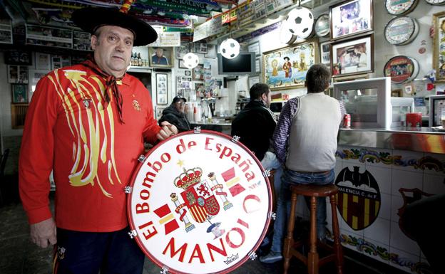 Manolo, el del Bombo, cuelga las botas