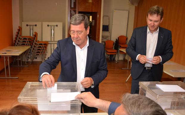 Rico confía en una alta participación en las primarias para elegir al futuro presidente del PP