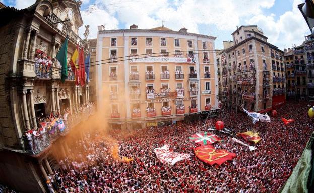 El chupinazo abre las fiestas de San Fermín