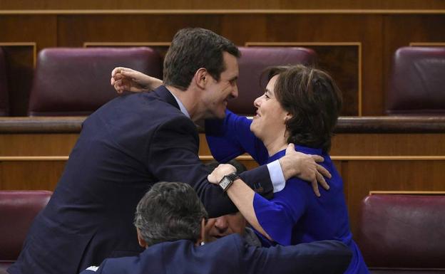 Santamaría, y no Casado, rentabilizó la debacle de Cospedal en Castilla y León