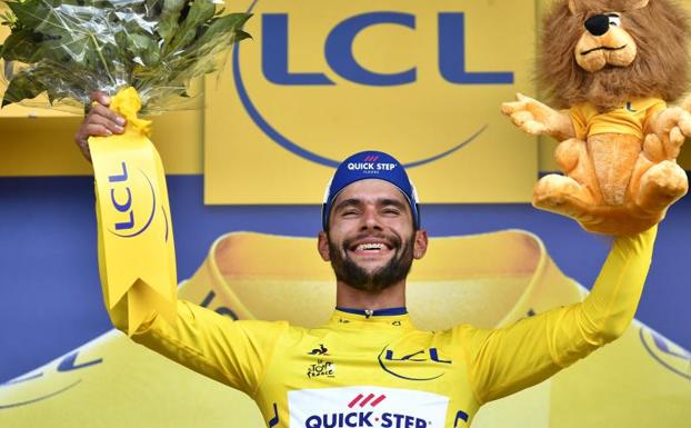 Gaviria se viste de amarillo y Froome y Quintana pierden tiempo