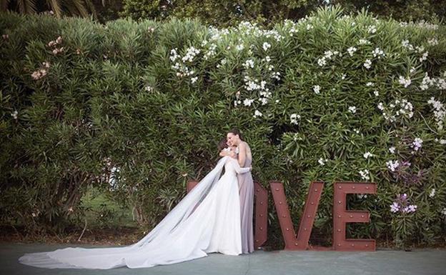 La felicidad de Eva González por la boda de su hermana