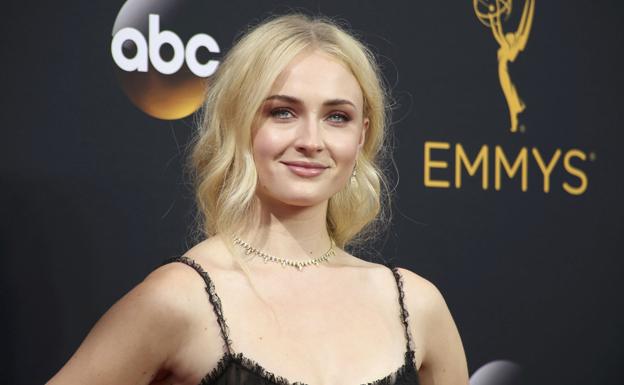 Sophie Turner se arrepiente de su tatuaje calificado como un spolier de 'Juego de tronos'