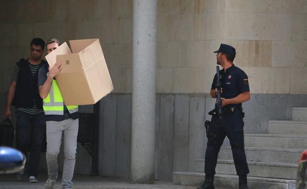 La UDEF buscó en los despachos de Ulibarri y García Martín pruebas de sobornos a los Ayuntamientos