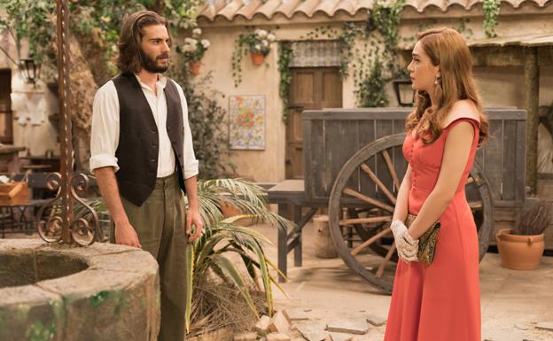 Julieta conoce a Isaac y surge la simpatía entre ellos …