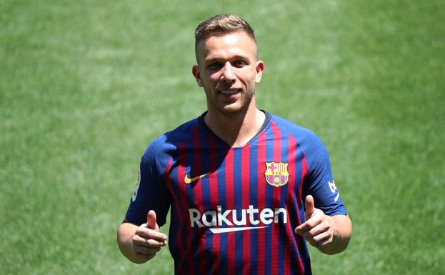 Arthur: «Xavi e Iniesta son mi espejo, pero la comparación no va a afectarme»