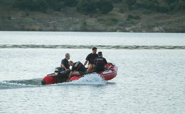 Buscan el cuerpo de un hombre que se precipitó al río Águeda en presencia de su hijo