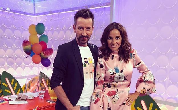 David Valldeperas felicita a Carmen Alcayde por su aniversario de bodas