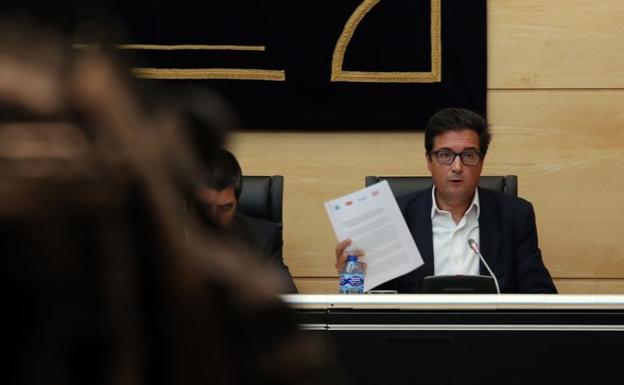 López dice que ningún órgano de PSOE tomó decisiones financieras en las cajas