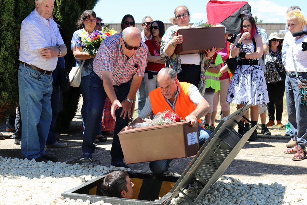 La Coordinadora por la Recuperación de la Memoria Histórica de Burgos ha reinhumado tres restos de soldados republicanos