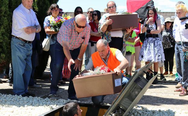 Tres soldados republicanos exhumados en Valderredible reciben digna sepultura en Estépar