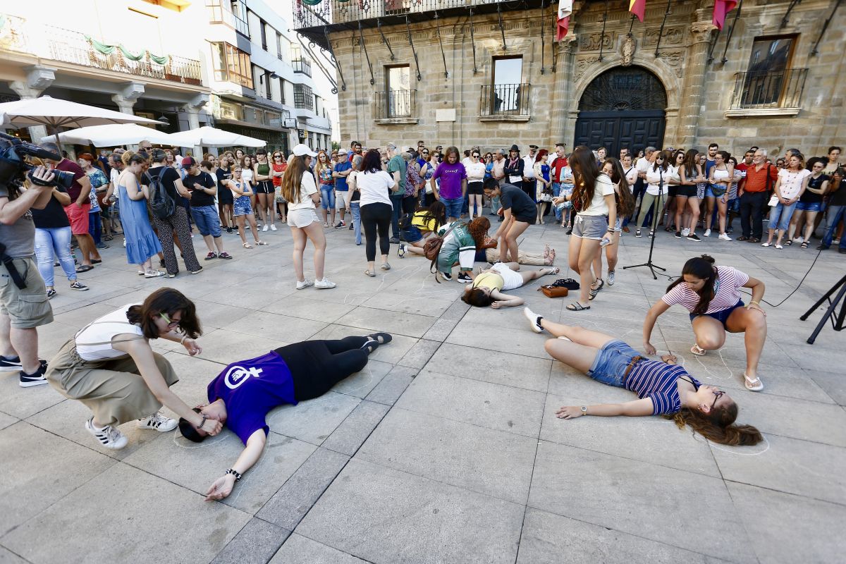 Luto y dolor en Astorga por la sinrazón de la violencia machista