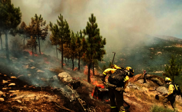 Fallece una persona en la zona afectada por un incendio en la localidad abulense de Casavieja