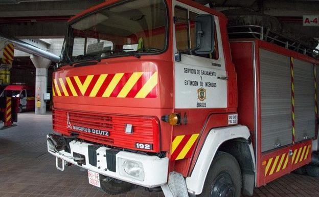 Los bomberos sofocan un incendio en la depuradora de una fábrica de Briviesca