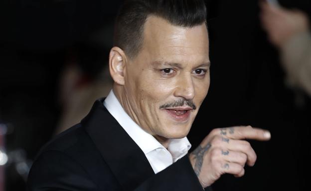 Johnny Depp cambia el significado de los tatuajes dedicados a sus ex