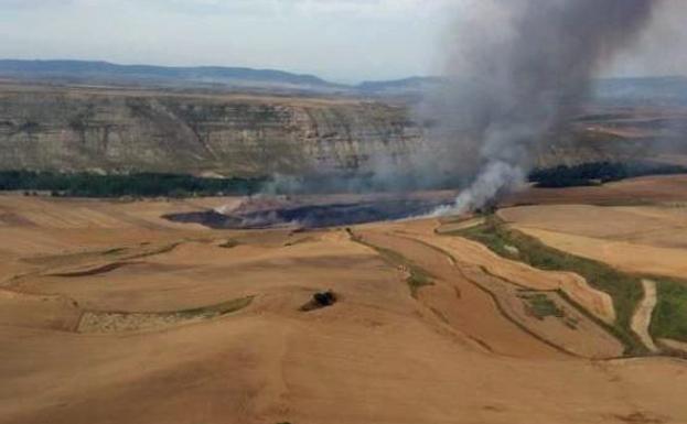 Calcinadas 27 hectáreas en Cerezo de Río Tirón por la chispa generada por maquinaria agrícola