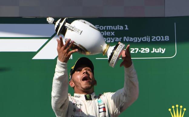 Hamilton se va de vacaciones más líder que nunca