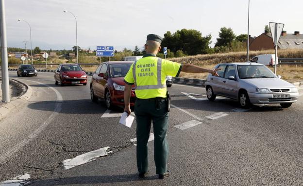 Investigan a un conductor accidentado que superaba la tasa máxima de alcohol