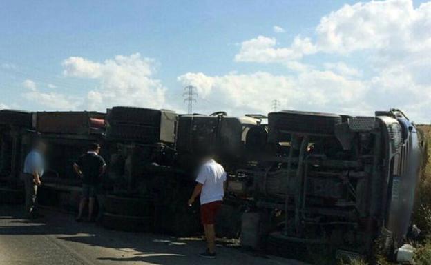 Herido en un accidente en la carretera del Ecoparque