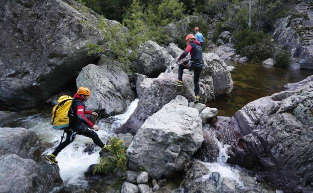 Cinco fallecidos por un accidente de barranquismo en un río en Córcega