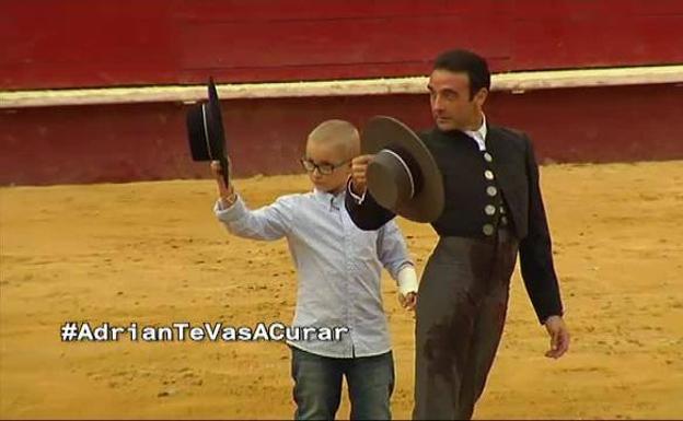 Procesan a tres tuiteros por amenazas de muerte a un niño aficionado a los toros