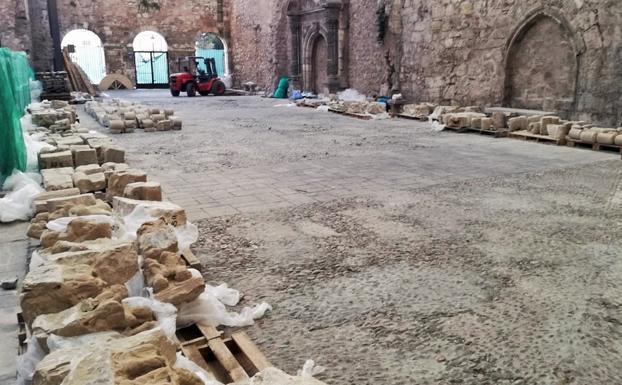 El Monasterio de San Juan se prepara para acoger el arco románico de La Isla