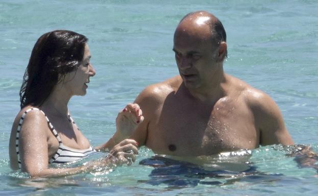 Ana Rosa Quintana y Juan Muñoz pasan página en la playa