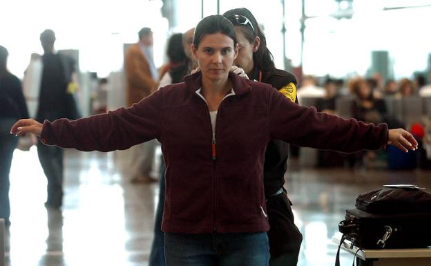 Los vigilantes de los aeropuertos amenazan con parar por sus pluses