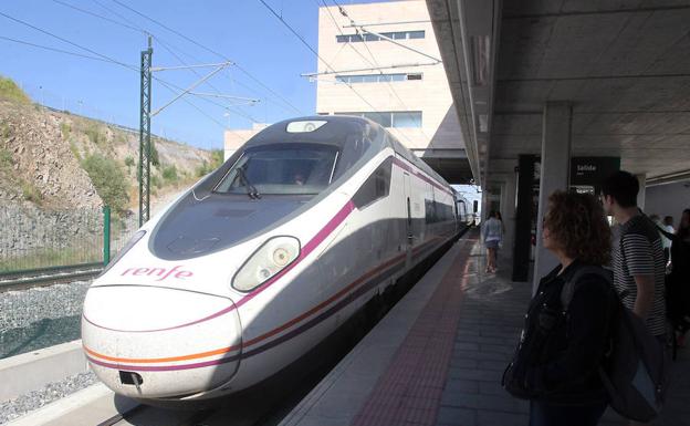 Renfe restablecerá el día 22 los horarios normales de los trenes Avant