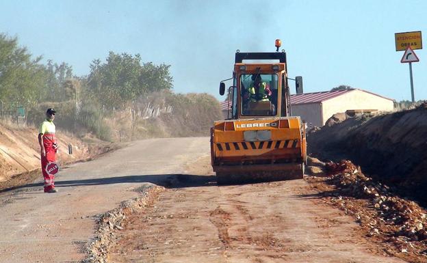 La Junta invertirá 48 millones para mejorar el firme de las vías regionales